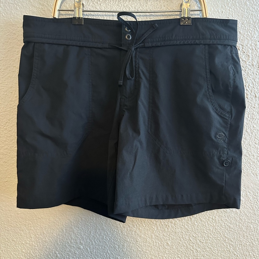 Mountain Hardware Women’s Black Nylon Hiking Shorts Size 8